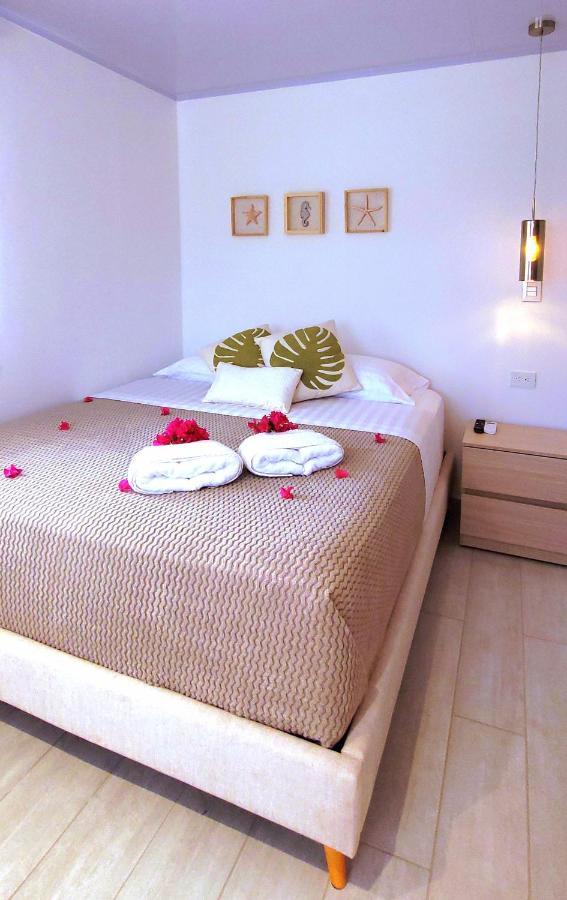 Bed and Breakfast Colorful Garden House Providencia  Exterior foto