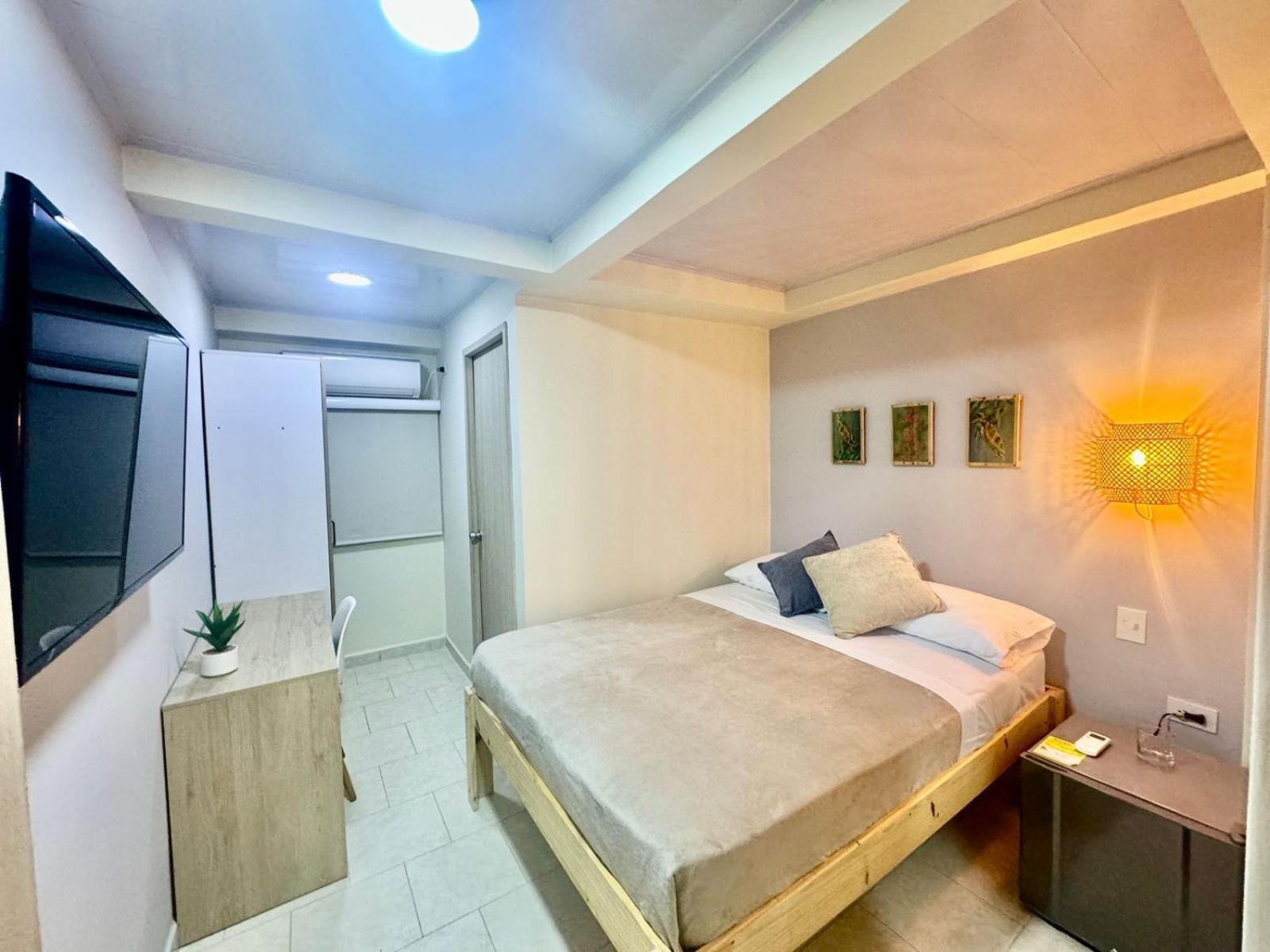 Bed and Breakfast Colorful Garden House Providencia  Exterior foto