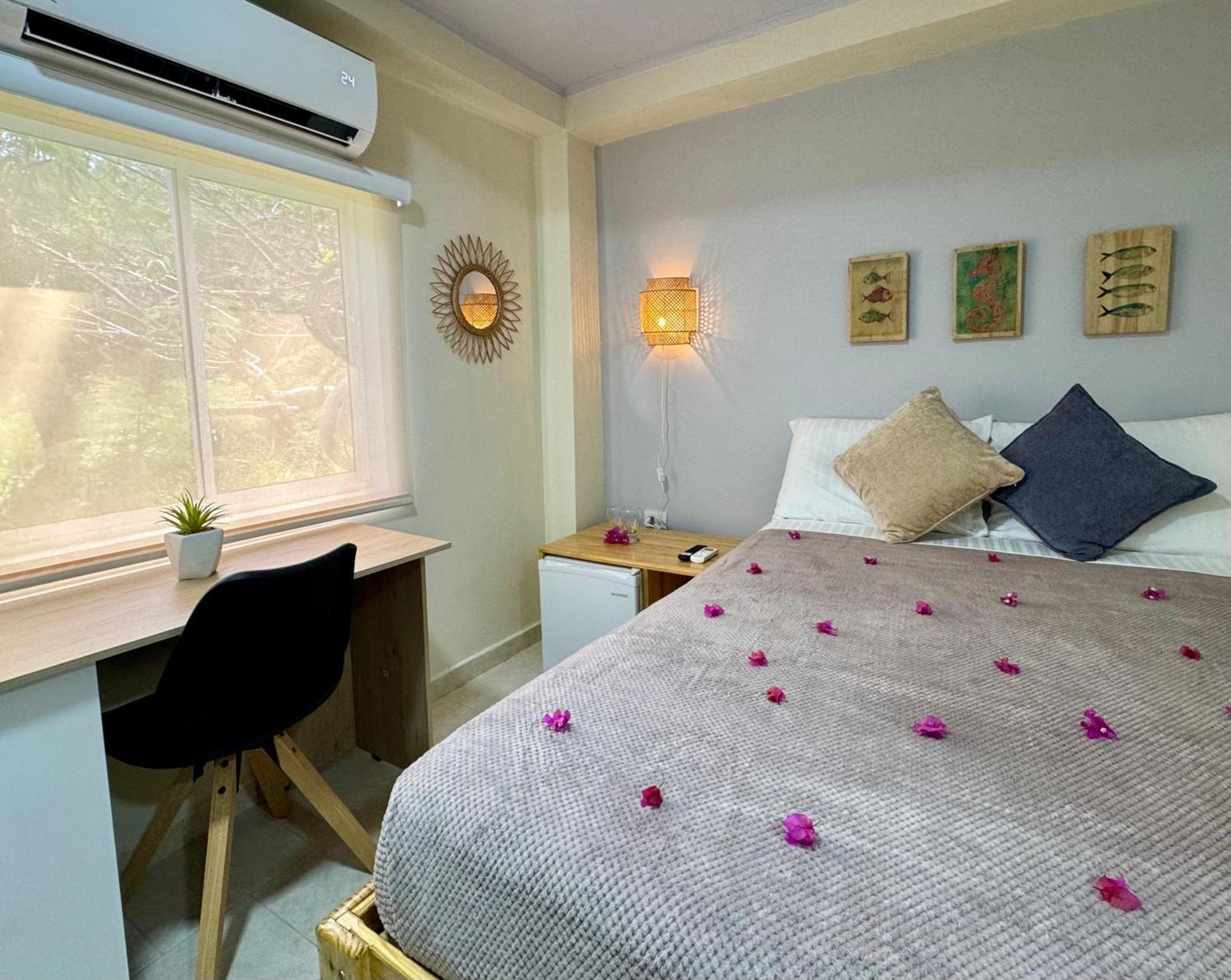 Bed and Breakfast Colorful Garden House Providencia  Exterior foto